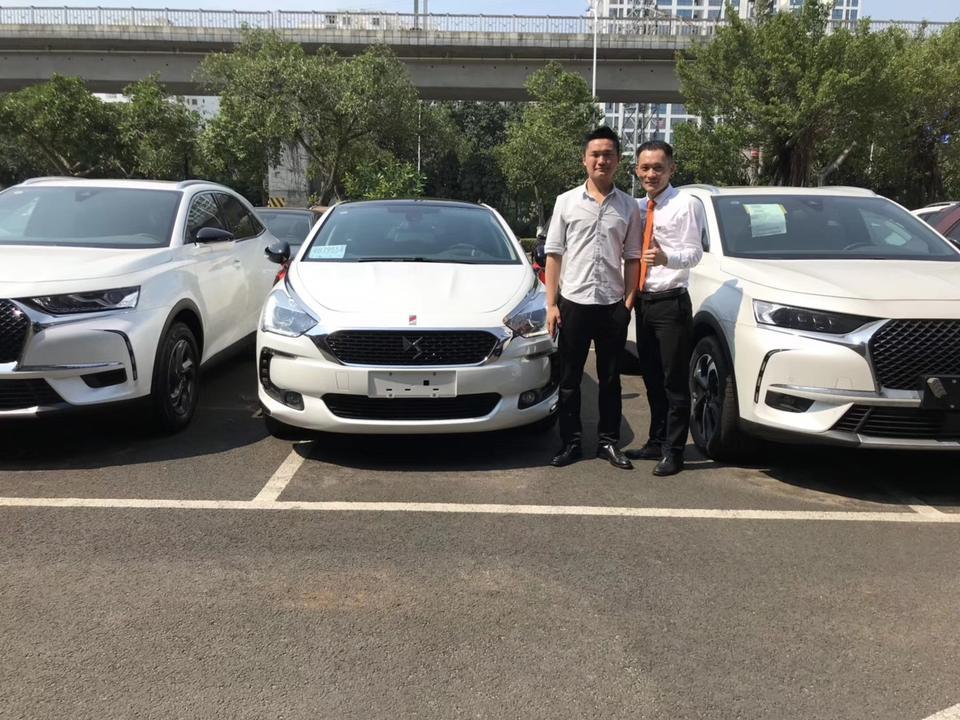 ds 5-颜值 | 回头率超高，懂他的人太少了。
油耗 | 目前新车油耗12个
内饰 | 内饰有点老
同级对比 | 目前优惠很多
购车总价 | 落地22万
