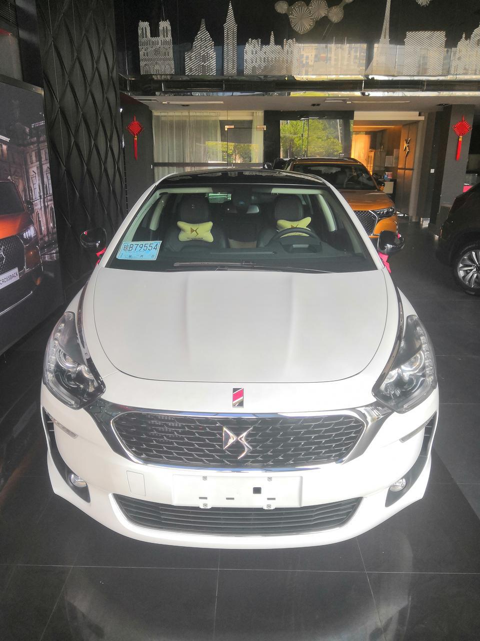 ds 5-颜值 | 回头率超高，懂他的人太少了。
油耗 | 目前新车油耗12个
内饰 | 内饰有点老
同级对比 | 目前优惠很多
购车总价 | 落地22万
