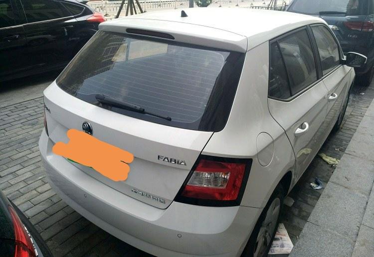 购车总价 | 这台车我是花了64900提的，裸车给出的优惠是两万块钱，然后最终提车上路花了76000。
同级对比 | 我对比的是日产的骊威，都说骊威比较好开，坐着也舒服，不过我开了一下感觉座椅实在是太软了，不太适合我。
故障吐槽 | 这台车就是低速的时候顿挫感比较强，不过熟悉一下也还好，新手不太容易适应。
空间 | 空间就那样吧，没办法说因为车型尺寸在这儿呢，里边儿的空间不可能太大。
油耗 | 这台车的市区油耗基本上就6.8个油。
