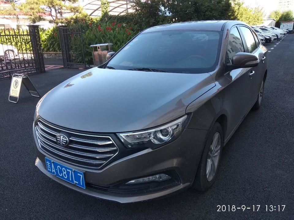 奔腾b30-30的性价比我觉得还可以，价格优势明显。          
油耗很低，百公里7个油左右，我觉得主要在车身轻量有关，挺满意                                            
操控性能挺好，转弯稳定，指向精准，易操控               动力够用，家用代步车，加速起步还都可以，只要深踩油门，提速还是很快的                       
空间是我觉得他的缺点，装东西和乘坐都一般，不宽，舒适感很差，前排乘坐不太舒适，后排坐3人就更加拥挤了
