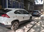 u5 suv-购车总价 | 当时买没优惠指导价裸车8.18万买的，送了 贴膜 脚垫 挡泥板 抱枕
同级对比 | 同级别感觉后排空间最大 驾驶位后放两格 后排腿部空间都够用
故障吐槽 | 新车味道大 速度上120以上隔音不好 后排空间大了后备箱就小了 没办法
驾驶体验 | 动力一般1.6L就那样了 方向很轻 很好用  减震偏硬 前排还行 后排颠的幅度大
颜值 | 大灯很喜欢 座椅都是仿皮的 还可以  也没包坐垫坐着挺舒服
保养维护 | 首保以后没去过4S店 已经关门了 西安只剩一家4S店了
油耗 | 城里8
