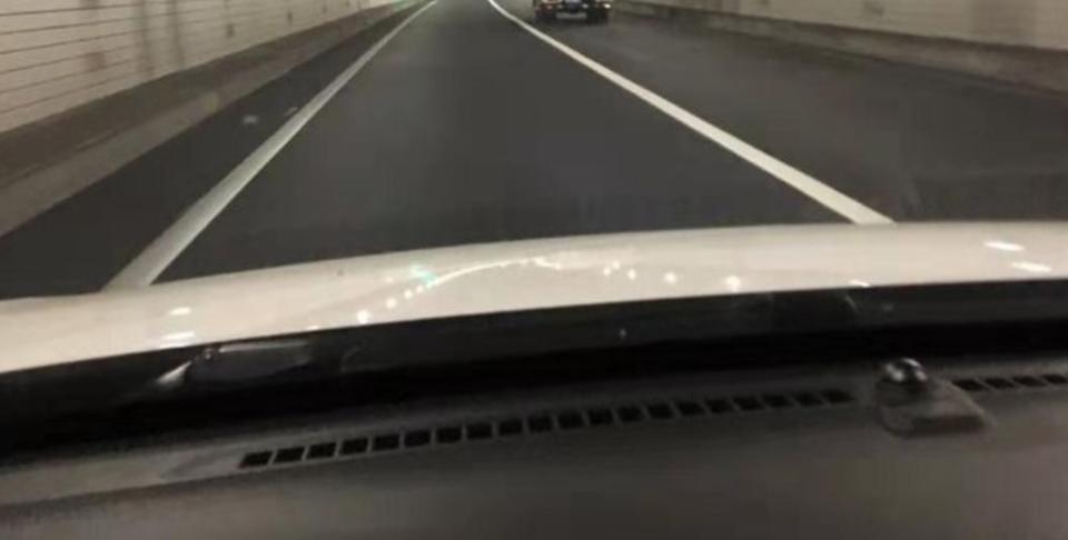 本田cr-v-购车总价 | 我是全款购买的，一共花费了18万左右，车价给优惠了不多优惠了3000，优惠下来17万多，
同级对比 | 一开始是考虑的本田crv，车子也去看了 家里人都挺满意的 后来发现新能源绿牌看着也很潮，就去了解了一下，加上一直比较看好荣威这个品牌。就4s店去看了下。后来就被吸引了
空间 | 空间很足够，后面做三个人完全感觉不到拥挤，非常的充足，后备箱也属于比较大的那种 可以放很多东西。车内小的储物空间利用的很合理。
颜值 | 外观设计简约不简单，很喜欢车头的设计。看上去很豪气，很有车子辨