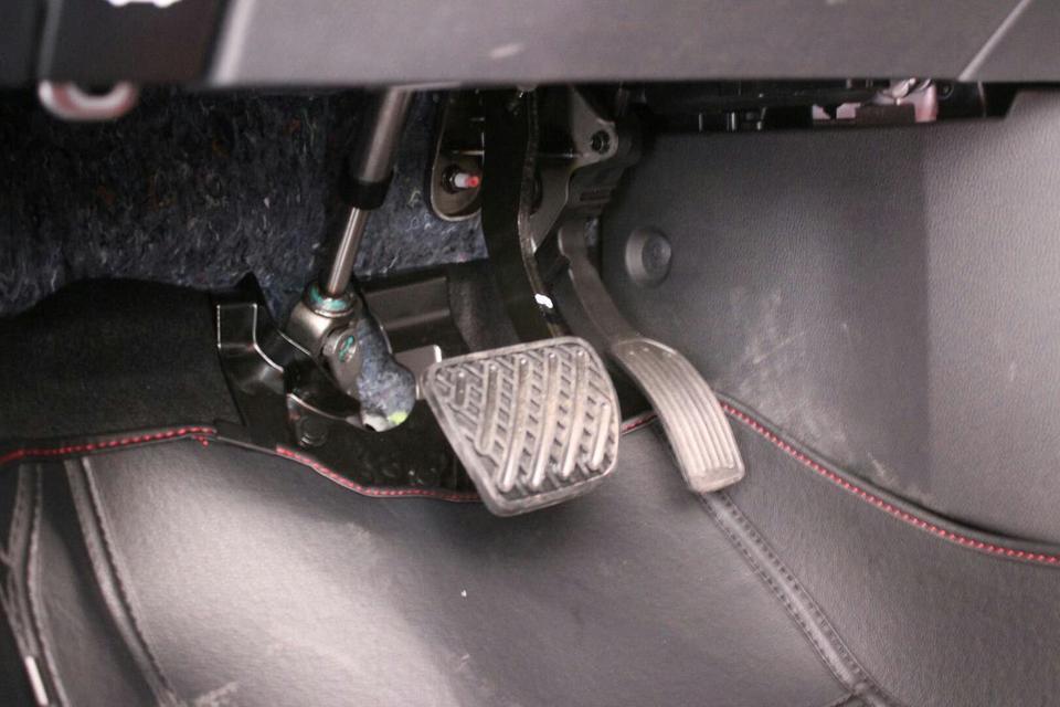 选择这款车，主要看对的是SUV车型，能够适应我们乡村的部分凸凹不平的路段！启辰车有东风日产的血统，发动机就是东风日产的发动机，这样节约用车成本！相比同样的小型SUV长安cs15，铃木维特拉等小型SUV，价格还算合理！下面我就具体说一下这款车的使用感受，
油耗:刚提车不到三个月，综合油耗在7.3左右！国了磨合期应该会降低一些！
空间:继承有东风日产的血统，座椅比较舒服！后排坐下后，还有20多公分的距离！1.73米的个头，坐在主驾驶位置，不碰车顶，空间挺宽敞的！座椅位置大了，所以，后备箱不算大，不过，能放下两