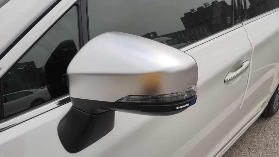 奔驰c级amg-购车总价 | 裸车24 全下来278000
同级对比 | 看了奔驰C260 gla220 宝马三系 英菲尼迪Q50l
雷克萨斯IS  只有斯巴鲁和雷克萨斯是原装进口车 别的都是国产的 进车里的味道一下就比较出来了 在就是细节做工   进口的国产比不了
故障吐槽 | 目前没有故障
空间 | 前排驾驶空间很大 后排比家里的森林人坐着要舒适
后备箱真的 放三个箱子还有很大空间
驾驶体验 | 驾驶体验就是 这玩意不就是个赛车吗 要动力有动力 要操控有操控 全时四驱 过弯很有自信
颜值 | 外观真的