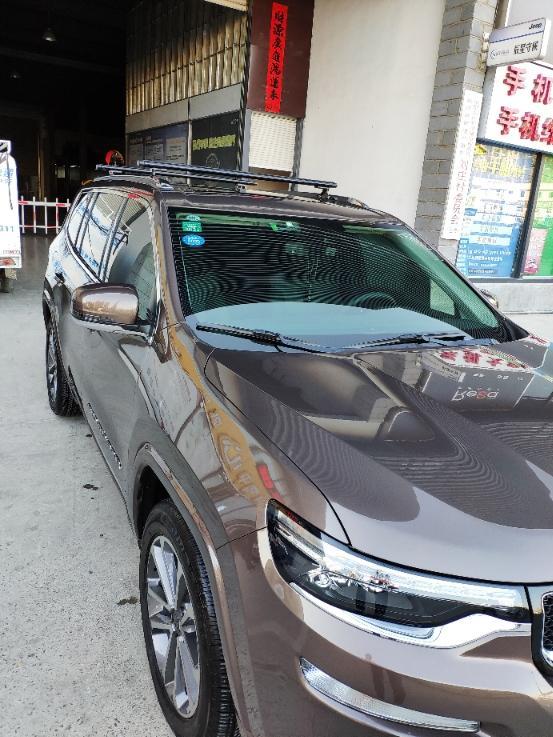 购车总价 | 购车总价32万裸车29万无优惠，送的方向盘套脚垫。对于我本人，这个价格很合适，要考虑家庭的收入来购车的。
同级对比 | 其实本人还是喜欢汉兰达的，因为朋友开了一个，他说其它都行就是起步太肉，对我这样爱飙车的人来说有点遗憾，果断pass。
空间 | 空间大是公认的，大特别大，特别是后排空间，平常老丈人喜欢坐我的车，要想讨好他，必须给他带来舒适感，这样老丈人才会对我好(✪▽✪)。
驾驶体验 | 动力很出色，起步给力，城市环境驾驶很不错。就是停车可能不太方便，特别是狭窄的小路，行车起来一点左看右看