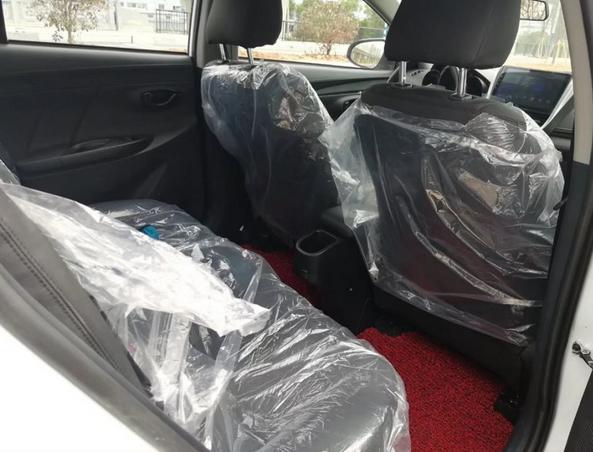 yaris l 致享-购车总价 | 裸车价格9.28万元，比原价优惠了0.3万元，购置税，保险等等，大概花费了1.5万元，整车的落地价不到11万
同级对比 | 同级别我对比的是大众的polo，觉得polo的空间没有致享的大，而且外观上致享更好看，所以购买了致享
故障吐槽 | 我这款车刚提回来不到一个月的时间，暂时没有发现有任何的故障毛病，丰田的车质量很好，后期估计问题也比较少
空间 | 家用来说，空间还是比较足够的，正常的驾驶后排的乘坐都没有什么问题，同级别里他的空间也是比较大的，腿部空间跟头部空间都比较