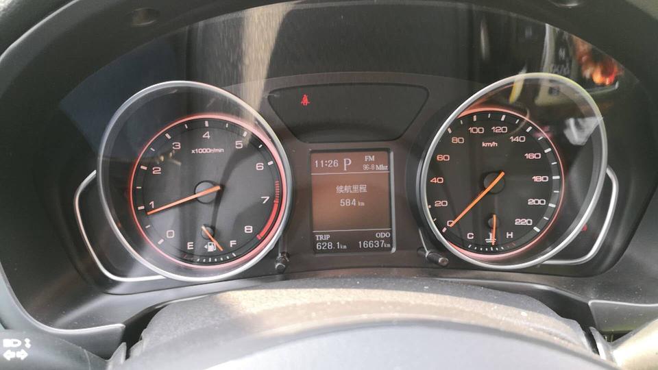 汉腾x7-这款车2.0t自动挡油耗百公里在11个油，很费油，尤其冬天将近13个油，买车听销售说省油，被欺骗了
动力很强劲，加速超车反应很快，起步也很快，不需要深踩油门就可以快速提速
这款车空间很大，乘坐空间很舒适，有很大的空余后排也一样，长途乘坐，不觉得累
内饰的做工很好，材质也很棒，中控台的设计很有个性，导航很漂亮，有自己的特点和个性
外观很大气漂亮大灯设计的很犀利，整车的延伸性感很好，轮毂很大，成熟稳重，非常喜欢它的外观设计
这款车的隔音性不好，车内的噪音很多，车外的风噪太噪都很大，尤其快速行驶时噪音