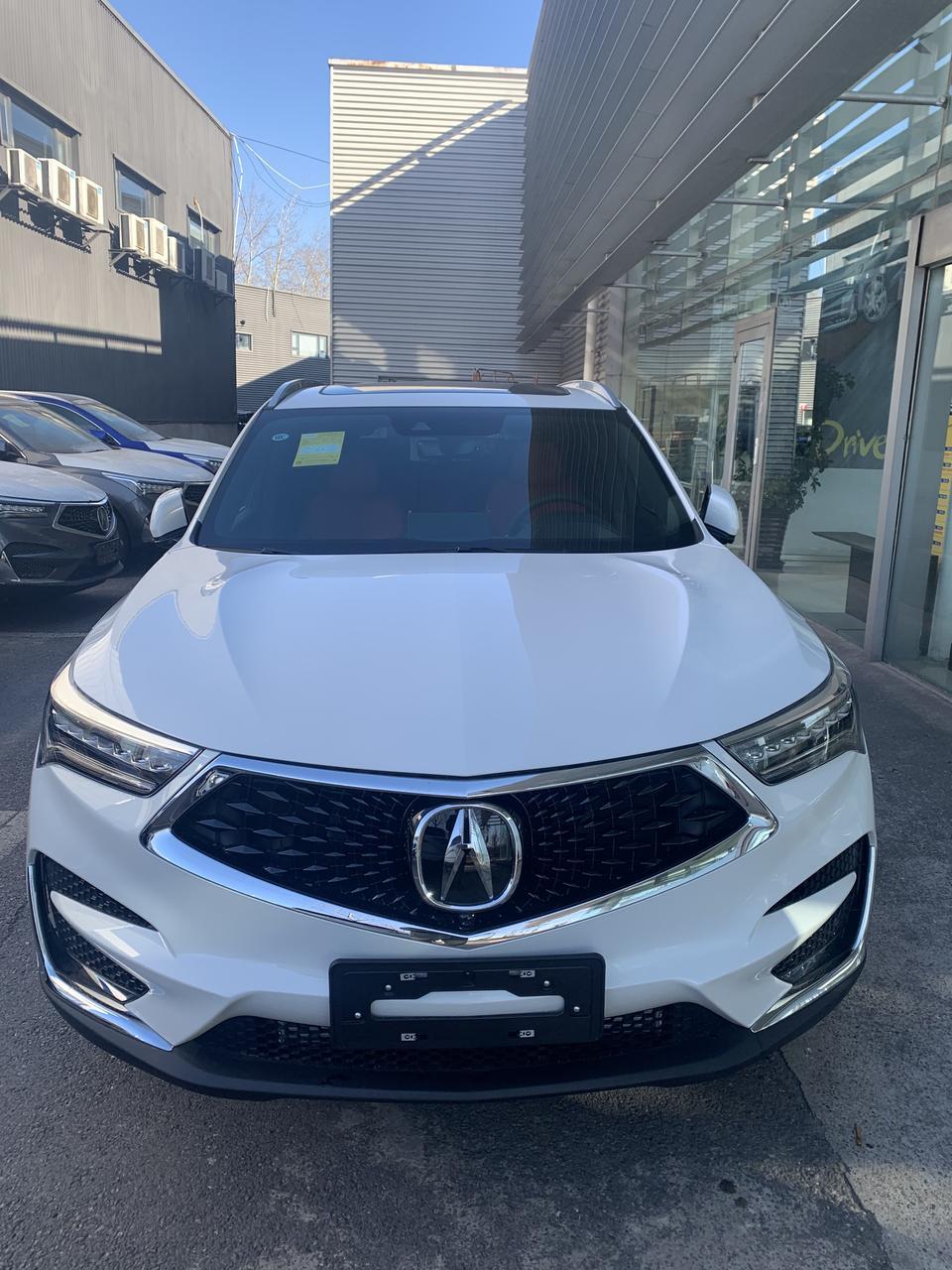 开了6年多的奥迪A4L，在19年突然萌发想换一辆SUV，先说说原车奥迪A4L吧，6年，除了坏了两个近光灯灯泡意外，质量堪称完美，甚至连异响都没有，唯一要吐槽的就是车内臭味，6年了，还是有味道。小朋友每次坐车都嫌车太臭，搞的实在尴尬.
再说说选车吧，豪华中型SUV，作为前奥迪车主也没有太多豪华品牌的情节，只看重车本身的产品力。欧系车大多有一个问题就是后排地板大鼓包，座椅靠背太直。所以基本放弃GLC，X3和Q5L。最终备选车型只有三个 中规普拉多，途锐和RDX（插一句其实这次购车预算是可以上浮到50多），无奈