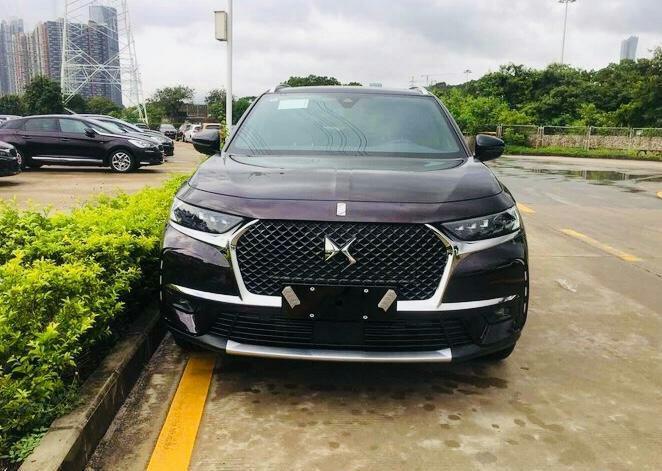 购车总价 | 我说的21万元，优惠力度还可以，这个价格是我比较能接受的。
同级对比 | 看过本田雅阁这款车，热度要比DS7要高，但是我还是比较喜欢DS7的外观设计，比较符合我的审美。
驾驶体验 | 这款车的动力很好，加速比较有力，方向盘灵敏无虚位，刹车比较安全，不足的是高速行驶有明显的胎噪。
颜值 | 颜值很高，外观设计比较有特色，车身的线条和流畅，非常具有运动风格，还有轮毂的设计比较年轻化。
内饰 | 内饰比较中规中矩，档位杆的设计比较精致，个人特别喜欢，还有中控大屏幕非常清晰，使用起来也比较方便。
