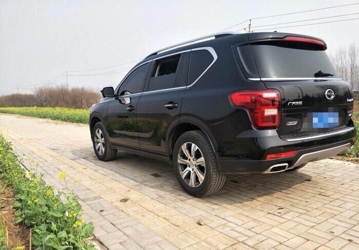 购车总价 | 全款落地价17.5万
同级对比 | 我非常喜欢大型的SUV车型,其实我最满意的应该是汉兰达,可惜车价太贵,有点买不起,在国产车里我比较相中传祺的gx7,空间动力都很好,比较有越野性能,而且车的价格比较便宜。
故障吐槽 | 在市区起步比较慢,高速行驶的发动机噪音感很大,其余的方面都挺不错的。
空间 | 乘坐空间特别的宽松,驾驶起来非常满意,头部和腿部空间还有后备箱的空间都很大,整车的空间性能非常的够用。
驾驶体验 | 动力性除了市区的起步比较慢以外,其余的都很强劲,加速感,提速感都非常的满意,