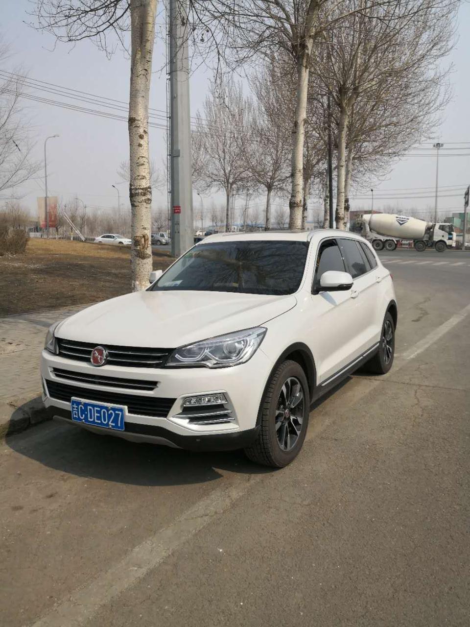 汉腾x7-这款车2.0t自动挡油耗百公里在11个油，很费油，尤其冬天将近13个油，买车听销售说省油，被欺骗了
动力很强劲，加速超车反应很快，起步也很快，不需要深踩油门就可以快速提速
这款车空间很大，乘坐空间很舒适，有很大的空余后排也一样，长途乘坐，不觉得累
内饰的做工很好，材质也很棒，中控台的设计很有个性，导航很漂亮，有自己的特点和个性
外观很大气漂亮大灯设计的很犀利，整车的延伸性感很好，轮毂很大，成熟稳重，非常喜欢它的外观设计
这款车的隔音性不好，车内的噪音很多，车外的风噪太噪都很大，尤其快速行驶时噪音