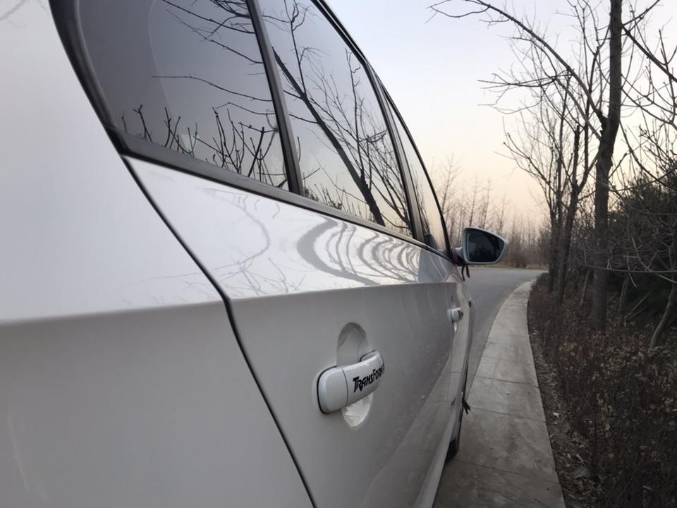 2013年购入斯柯达昕锐，当时看中他特立独行的一面，区别去其他vw车型的样子，却拥有vw的心脏
动力：动力方面1.4车型，动力够用，不要有飙车的心态是日常驾驶
作为家用车型，继承了大众传统，作为入门级的德行车型，对得起这个价格
#油耗满意 百公里五个油，可能与我驾驶习惯有关，整体来说相当省油，贴心家用车
#外观很漂亮 喜欢他的外观，双C尾灯，犀利的车身线条贯穿全车，特例独行不同于满大街的vw车型，走哪里都能吸引别人的眼光
#座椅空间够用 空间的话，足够用，前排还好，后排可以用很大来形容，乘坐感很好，很舒服