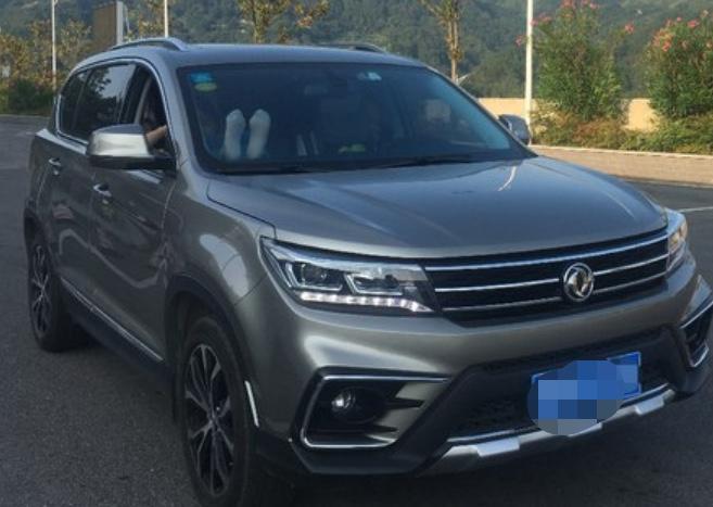 购车总价 | 车价优惠的还行，给优惠了9000原价是7。59万，优惠完6。69万。全部上路8w不到。是符合我的预算之内的
同级对比 | 本身预算不是很高，这个预算景逸x5个人感觉是很棒的一款选择，不管是外观还是内饰 以及配置都非常符合我的需求。
内饰 | 座椅设计的很舒适，包裹性适中，全景天窗的设计。坐在车内感觉很通畅，一点也没有压抑感，车内储物空间挺丰富的，手机钱包什么的都有地方可以放置。
颜值 | 总体车子看上去非常的硬朗，这个价位的车里面算是十分大气的了，远看一点也没笨重感。线条很流畅。
空间 | 