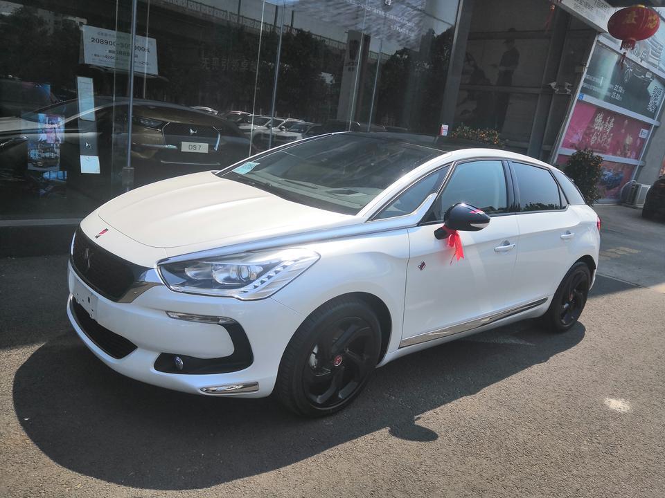 ds 5-颜值 | 回头率超高，懂他的人太少了。
油耗 | 目前新车油耗12个
内饰 | 内饰有点老
同级对比 | 目前优惠很多
购车总价 | 落地22万
