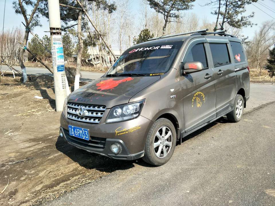 欧诺s-买这款车一是价格便宜，还有工作的需要，送些货物，再就是我喜欢自驾游，喜欢开车去想去的地方，这款车满足了我一个普通人的需求，我觉得好                                                                      外观我挺喜欢的，有点萌萌的感觉，虽然说不上漂亮，但很朴实，耐看                                    油耗很低，百公里也就6个油耗那样，送货物还有自驾旅行都很省钱，这个是最好的一点          