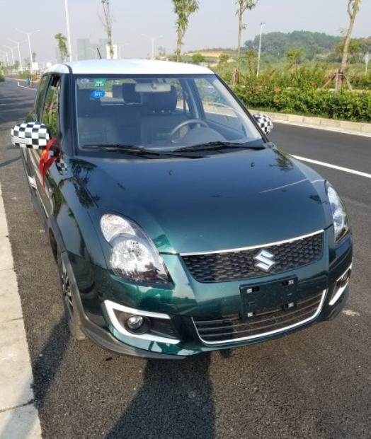 购车总价 | 裸车价是7.2万块钱。
同级对比 | 跟本田的飞度对比的话我觉得外观上雨燕更好看一点，但是在操控啊动力啊什么的方面我就不知道了，没有试驾过飞度。
空间 | 空间还挺宽，坐在里面感觉挺舒服的，前排后排的空间比较均匀，不存在谁大谁小。
颜值 | 颜值方面雨燕像一个小盒子在路上移动一样，但是挺可爱的，去贴一个个性的汽车膜之后会更美观。
油耗 | 油耗有点高，大概在8个点左右，为什么这么高呢？
