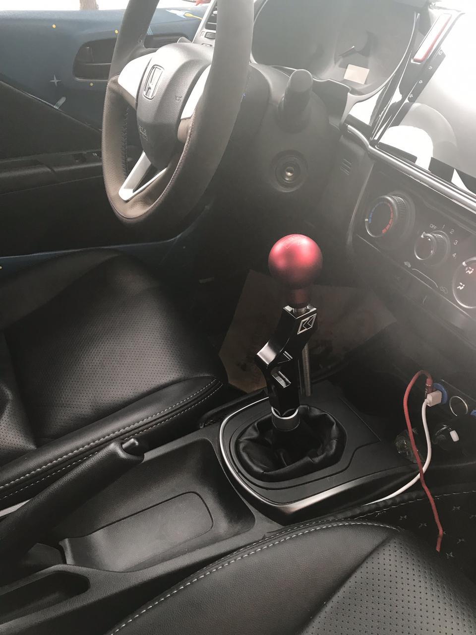 竞瑞-油耗 | 油耗综合显示5.3L/Km，高速40L油能跑个接近800公里。
空间 | 空间是我最喜欢的，主要是后备箱打开能钓鱼?，备胎放置处的空间真是大，备胎去掉能放两袋面粉。
