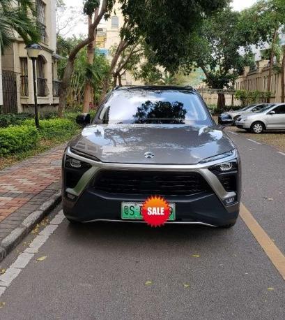 蔚来es8-油耗 | 可能不叫油耗，还希望懂车帝把口碑油耗标签丰富一些，可以叫电耗。我这车的电耗有点高，冬天城市道路，大约也就260公里，我的活动半径内只有两处有能用的充电桩，跑高速稍微好点。家用充电桩平均9个小时吧。外面的快点，反正就跟手机一样，睡觉时要充电，不用时要充电。
保养维护 | 还没做过
空间 | 空间很大，第二排不错，第三排只能短途使用，建议以后的车友都买6座版本，实用些。
购车总价 | 我到手大约49万，全铝车身，空气悬架，动力加速性，这些都是同价位其他车型不能比的。我觉得值。
优点
1.