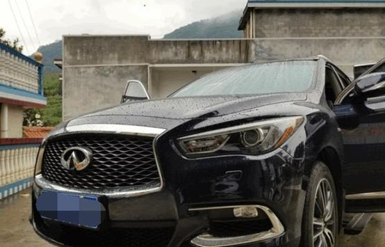 同级对比 | 普拉多和途乐和QX60对比，发现大街上普拉多和途乐实在太多，再加上英菲尼迪品牌比他俩高端一些。
购车总价 | 坐标北京裸车42万，落地45万。
驾驶体验 | 动力很牛，起步的时候，车子几乎没有任何顿挫感，这点很nice。刹车有些过于灵敏，急刹车感觉人都要飞出去了。
内饰 | 内饰质量方面很好，用料很足，车座的包裹和门板的包裹，都很柔软舒适。用料足的坏处就是异味太大。
