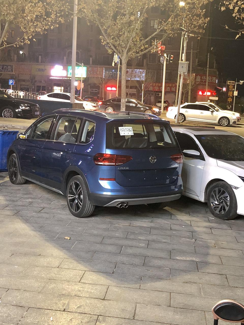 本来打算买舒适版的，奈何着急用车就提了托界（现车）全款，目前已经行驶快3000公里了，没出现什么问题，动力起步的时候是有点肉 毕竟排量就这么点，也没太在意，双离合的手动模式挺好用，下陡坡很不错，空间基本也够用，三排应急坐俩小孩，总体来说途安l还是不错的！
