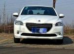 标致301-购车总价 | 购车时的裸车价是8.6万，过年钱买的，没有优惠，落地价10.2万，在预算内。
同级对比 | 与同级别的车相比而言，这款车作为家用来说，它的综合性价比还是很高的，无论是配置还是外观。
故障吐槽 | 噪音处理不是太好，走高速还是比较明显的。
空间 | 180的身高在前排的视野开阔，后排腿部也有一定的空余，后备箱的大小也足够日常所用。
驾驶体验 | 过年回去，走高速不会觉得飘，底盘感觉稳。方向盘轻巧，开长途没感觉到累，刹车油门灵敏。
颜值 | 外观设计符合大众人的审美，车身线条流畅，贯