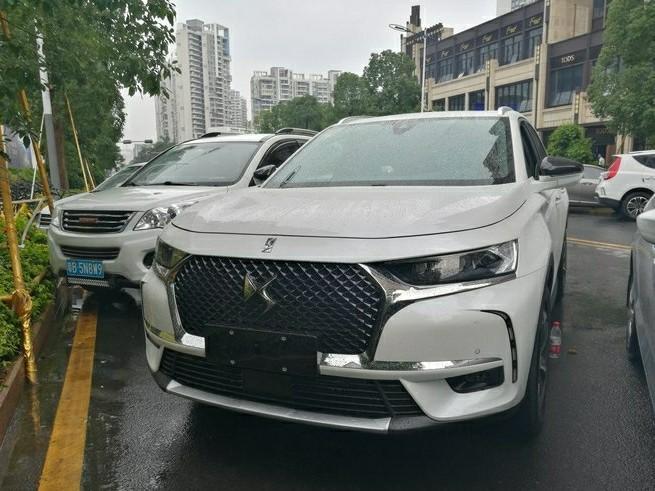 购车总价 | 当时选择这款冷门车的裸车价格在30.73万元。因为他这款车型没上市之前就已经默默的关注了，所以上市之后还优惠了一些价格，所以就果断购买。
同级对比 | 这个级别的车型也看了一下本田冠道，因为这两款车比较像，但是不喜欢本田冠道的外观，还有就是本田冠道质量太轻了，高速行驶有一些飘。这款车唯一的缺点就是价格贵。
空间 | 乘坐空间首先对空间有什么需求？我只是平时上下班儿代步，偶尔出去和朋友聚聚会啥的，开这款车几乎很少坐满人过，所以空间方面个人感觉比较大。
保养维护 | 这款车打算以后定期去4s店做
