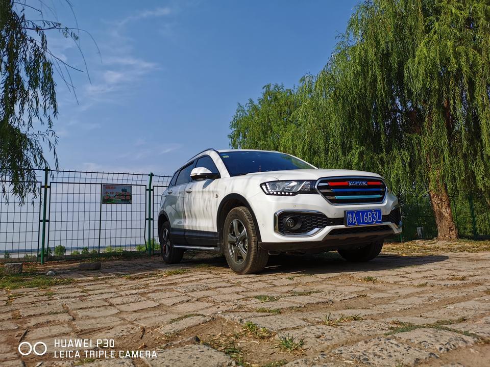 哈弗h6 coupe-购车总价 | 12万裸车价
同级对比 | 对比这款车的时候看了博越，和传祺gs4，最后被空间动力性价比最好的coupe征服，选择了H6coupe蓝标超豪型号，安全配置高，空间大，动力足。
空间 | 轴距2720mm，在紧凑级别里面，我买的时候基本是没有啥对手，后排非常平整，超大全景天窗更是提升了车内的空间感。
颜值 | 颜值我觉得还可以，比较喜欢六边形中网和侧面的悬浮车顶，觉得中规中矩耐看又有点运动范。
驾驶体验 | 1.5T的涡轮增压缸内直喷发动机，涡轮介入早，1400转就可以爆发