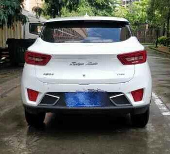 购车总价 | 今年6月份提的这款车，裸车价格41300，全款提的车，购车总价在49300元，当时赠送了一些饰品。
同级对比 | 买车的时候，还去看了宝骏510，个人觉得宝骏510这款车，在外形上没有众泰t300的好看，配置上差不了多少，价位也比众泰t300贵一些，所以性价比还是众泰t300好。
空间 | 这款车的空间我挺满意的，后排座椅非常的宽敞，家人坐的都感觉很舒适，而且不拥挤。
颜值 | 如果光看外观，这款车最少价值10万元，这也是吸引我选择它的其中一个原因，尤其是前脸儿的设计和悬浮式车顶，都是我的最