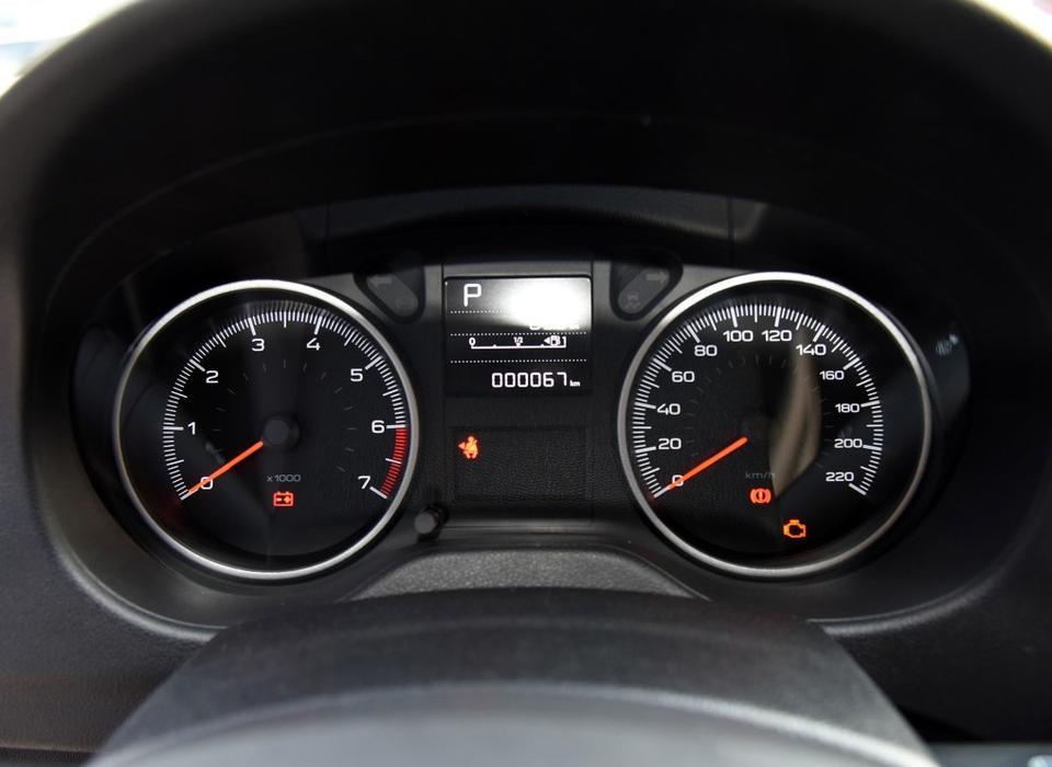 购车总价 | 裸车9.87万，加上保险落地11.75万
驾驶体验 | 外形很时尚性价比高，尾灯深得我心，熏黑处理显得更有档次。其次空间，这个和老款一样的优势，作为一辆紧凑车型2652的轴距真的是很宽敞
故障吐槽 | 一辆车有利有弊，最不满意的还是隔音吧。
颜值 | 内饰的一些小改动也更加人性化更加提升档次，该软的地方还是软的，
油耗 | 5月份才提的车，加了两箱油目前开了580公里，表显8.4，等过段时间再看看。
同级对比 | 从捷达桑塔纳，锋范，科沃兹英朗当中反复比较这款车价格最低，配置丰富，动力比较合