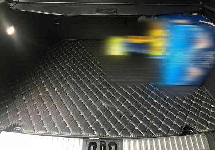 
购车总价 | 裸车价为41.8万元，落地价为46.1万元。
同级对比 | 一开始想买英菲尼迪Qx50的，因为车展旁边就是林肯mkx，一下被它吸引了，车身比英菲尼迪长，内饰尤其是按键换挡我个人特别喜欢，所以就订购了。之前也看过rx加价果断放弃，还有叉3后排太窄和cx60后排中间凸出不满意，我家人都个高，还是适合宽大，林肯正好满足我，豪华的外表仁者见智属于我的菜，就买了。
颜值 | 小小的车标加上倾斜的前脸非常漂亮，非常大气漂亮，还不商务，属于休闲款
空间 | 空间自然不用多说，不论是前后排的乘坐空间还是储