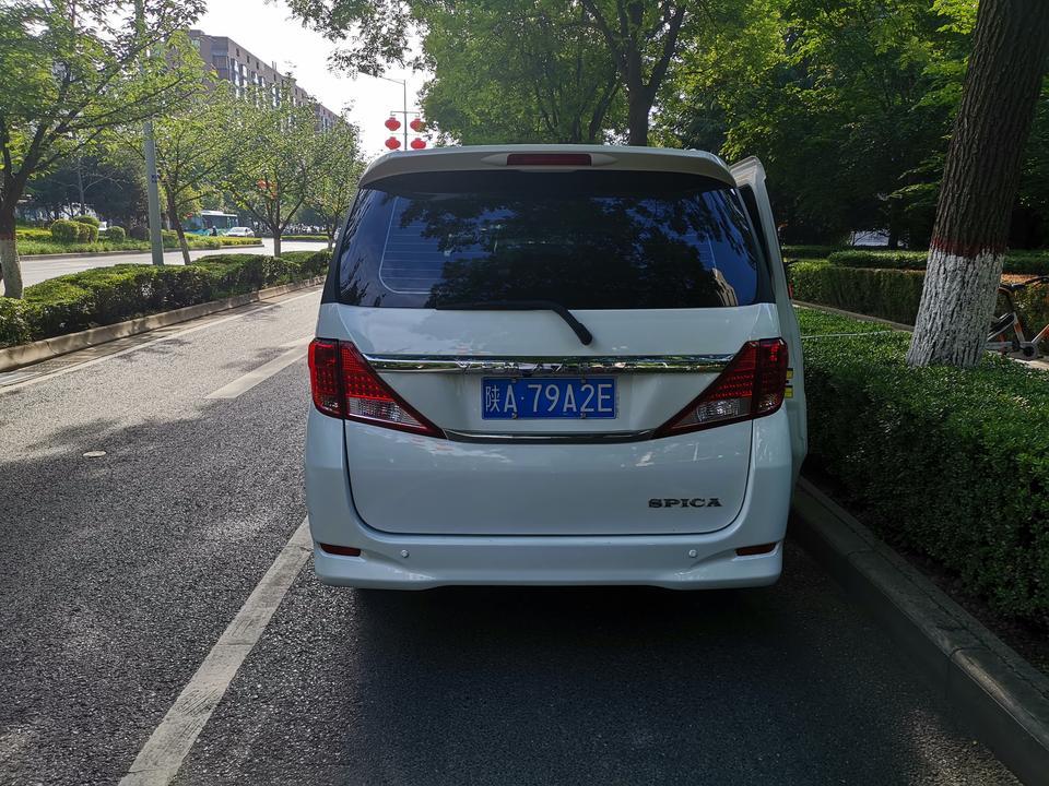 斯派卡-性价比挺高的，油耗还可以，跑高速，特爽，驾驶室比轿车要高一些，视线开阔，是后轮驱动方向盘更加灵活方便，司机的座椅是电动调节，随时可改变高低前后，车内空调出口遍布，降温很快。看运气了，有时候会出现一些小毛病，但不知什么原因，过一段就好了。
