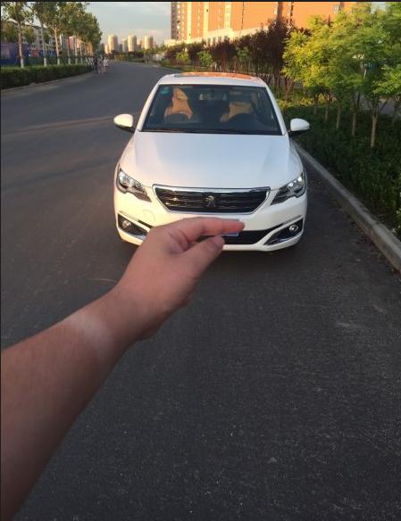 购车总价 | 裸车9.87万，加上保险落地11.75万
驾驶体验 | 外形很时尚性价比高，尾灯深得我心，熏黑处理显得更有档次。其次空间，这个和老款一样的优势，作为一辆紧凑车型2652的轴距真的是很宽敞
故障吐槽 | 一辆车有利有弊，最不满意的还是隔音吧。
颜值 | 内饰的一些小改动也更加人性化更加提升档次，该软的地方还是软的，
油耗 | 5月份才提的车，加了两箱油目前开了580公里，表显8.4，等过段时间再看看。
同级对比 | 从捷达桑塔纳，锋范，科沃兹英朗当中反复比较这款车价格最低，配置丰富，动力比较合