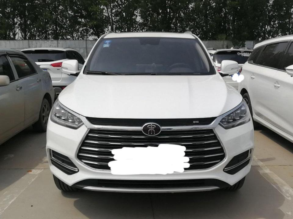 宋-购车总价 | 这款车的裸车价是9.34万，便宜了1万多左右的样子，买下来购车全款是10.71万。
同级对比 | 和比亚迪的其他车款相比，感觉这款车更省油，外观看起来很时尚年轻化。
空间 | 整体空间还是可以的，前车驾驶位置放脚和方向盘操作都很合适，后备箱空间很宽敞。
颜值 | 整个车的颜值看起来时尚年轻化，前车的车灯设计很有特点，车身线条非常流畅。
内饰 | 座椅是仿皮的中间有点像织物 坐在上面还是很舒服。中控区一目了然，操作起来非常方便。
油耗 | 油耗方面觉得还好，一般就上下班使用，城区驾驶的话，