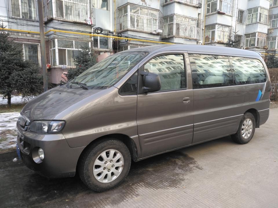 非常喜欢江淮瑞风商务车，老品牌，质量信得过！无论空间和驾驶舒适度都非常满意！开车视野开阔，是一家人一起出玩最好的交通工具！另外也可以拉一些东西非常方便。一直以来都想拥有！只是油耗大一些！其他的完全可以接受！