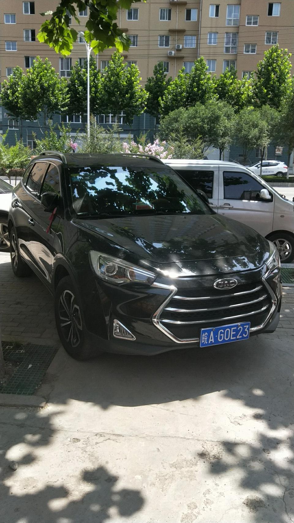 瑞风s7-比较费油，但是有劲，小毛病多一点，保养贵点，外形，内饰，特别漂亮