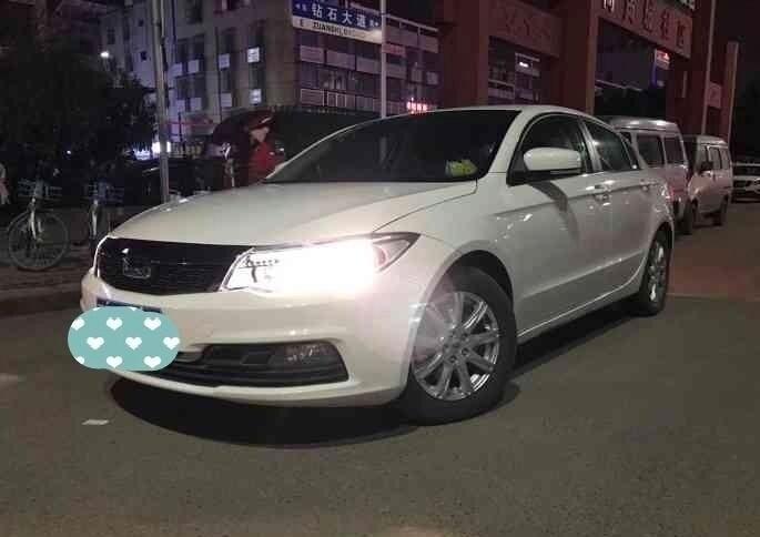 
购车总价 | 裸车价为11.37万元，落地价为12.6万元。
同级对比 | 跟很多车子比起来，观致3的安全，质量和外观都让我很满意，而且无论在价格还是外观方面都达到了我心中的要求，是一款很值得买的车子。
颜值 | 观致3的颜值设计风格是属于时尚耐看的那种，几年之前的设计，到现在在看依然不过时，线条设计饱满，给人一种安全感，后面的尾灯在晚上的时候从后面看是很醒目的，警示性很好。
空间 | 轴距2704，空间还是可以的，家里4个人坐进去还有多余，头部也还有一拳左右的空间，后排也能放平，这样带一些大件物品也能
