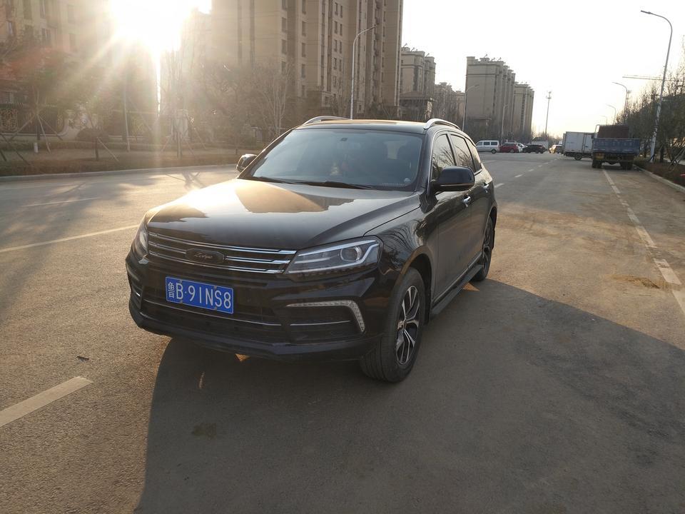 众泰t600 coupe-这个车我个人感觉油耗还可以市区10个油左右告诉8个到9个之间！刚买回来没多久我就跑了几趟长途从青岛到黑龙江一个来回就是五六千公里，很不错的小六子，座椅很舒服家里人都很喜欢，空间也大回到东北带很多海鲜回来又带了很多特产，还带了很多行李一点也不挤，就是动力不太好1.5T的发动机带着这么大的一个大家伙实在是有些吃力，再就是售后，售后服务不太好，态度很差，只有维修的小师傅还算热情，每次去没修真的不愿意和售后的多说话。