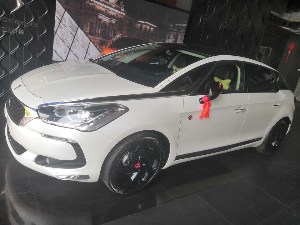 ds 5-颜值 | 回头率超高，懂他的人太少了。
油耗 | 目前新车油耗12个
内饰 | 内饰有点老
同级对比 | 目前优惠很多
购车总价 | 落地22万
