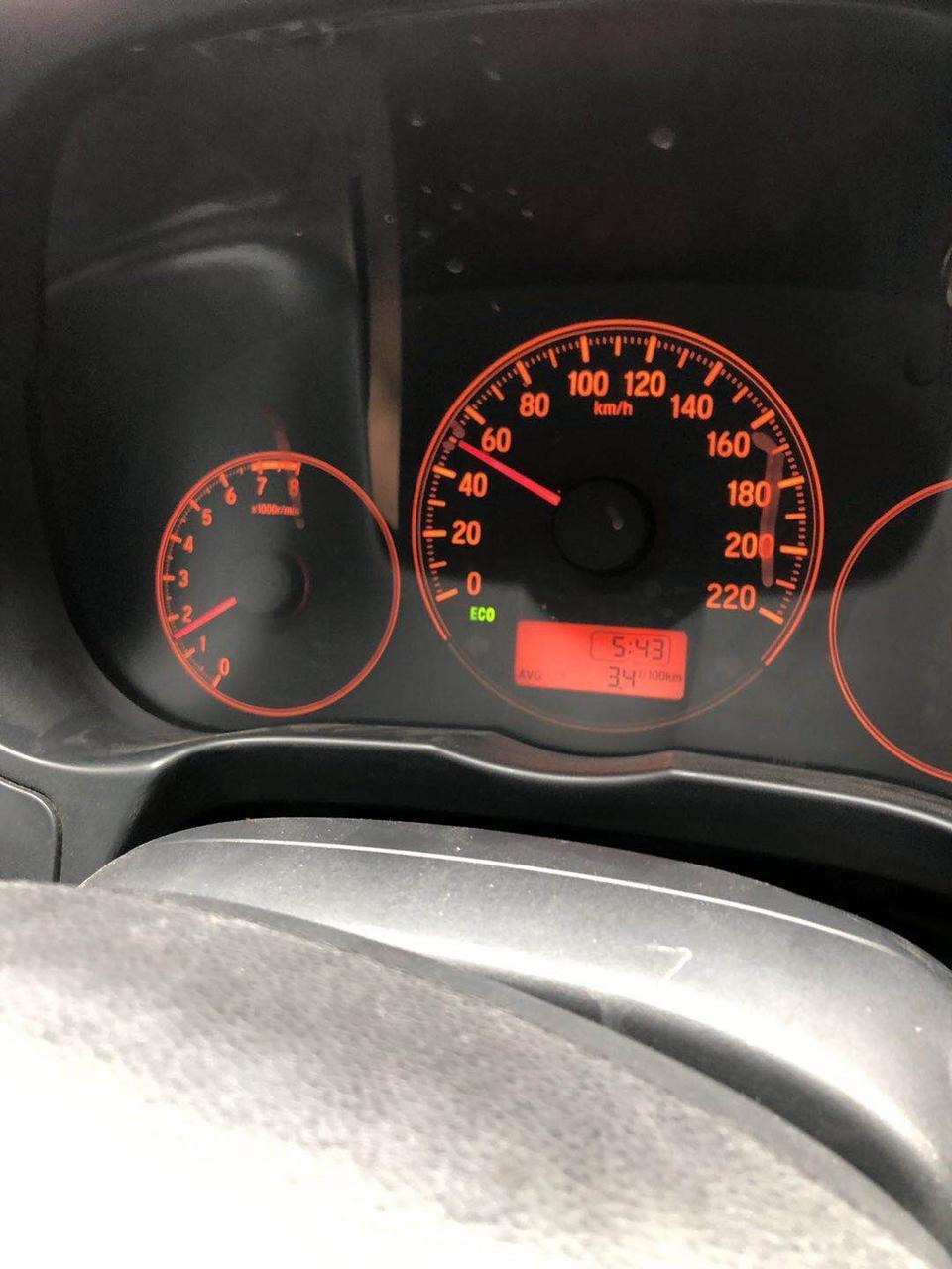 竞瑞-油耗 | 油耗综合显示5.3L/Km，高速40L油能跑个接近800公里。
空间 | 空间是我最喜欢的，主要是后备箱打开能钓鱼?，备胎放置处的空间真是大，备胎去掉能放两袋面粉。
