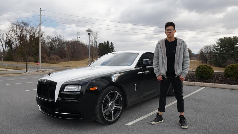 购车总价 | 美国新车配到了$37W美元，折合RMB270W不含税
同级对比 | 目前应该还没有能和劳斯莱斯平级的品牌，如果说定位的话，可能奔驰S63Coupe还能来露露脸。我个人觉得S63 Coupe更运动一些，豪华程度也不差，但是魅影主要还是走手工打造和私人订制的套路，也并不是批量量产的路线
故障吐槽 | 空气悬挂坏了特别蛋疼，换一根就$2W美元 呵呵
空间 | 毕竟仰仗7系底盘，虽然轴距减少了一些但是后排的空间依然很充足，和其他2门4座的“跑车”不是一个概念，它甚至比4门4座的轿车还舒服
驾驶体验 