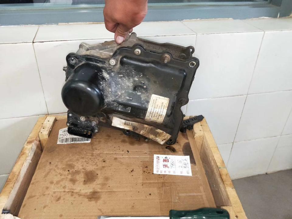 大众cc-各位大哥   打扰一下    我是CC车主11款1.8T7速双离合  我的车最近去4S店换了个变速箱机件单元   现在开着的感觉是猛加油门换挡速度慢了   觉得力量都不入之前   各位大哥能说说啥毛病吗