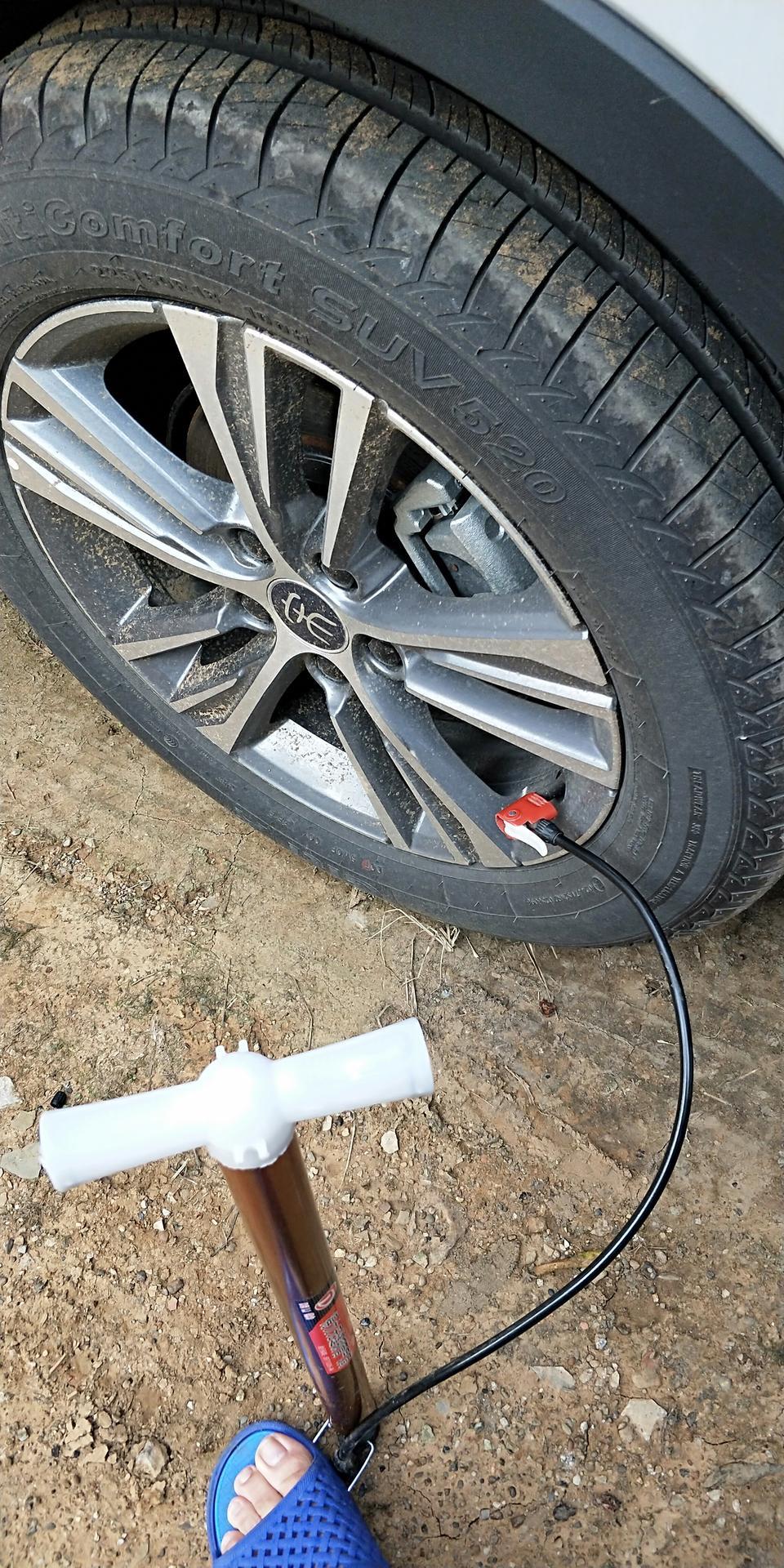 宋pro-想问一下自豪，后座门上的小喇叭有人加装过吗？前排音质还行，但是今天上后座听下音乐，音质不好！没有高音！还有发现图三这样可以打气的！天气冷左后轮气比其它的少15