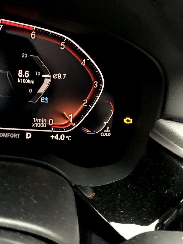 宝马5系(进口)-530i一个月新车  前两天排放灯亮了没在意接着开。然后今天风扇灯也亮了。求助求助