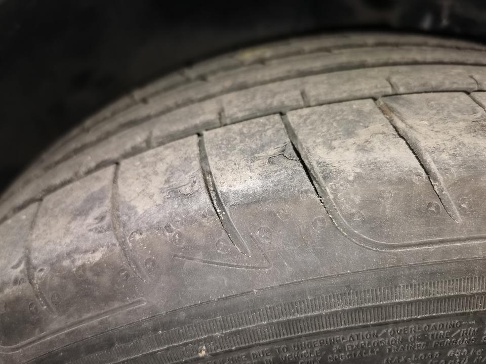 领克03-轮胎不小心搞到了 这样跑高速没事吧 前胎哦