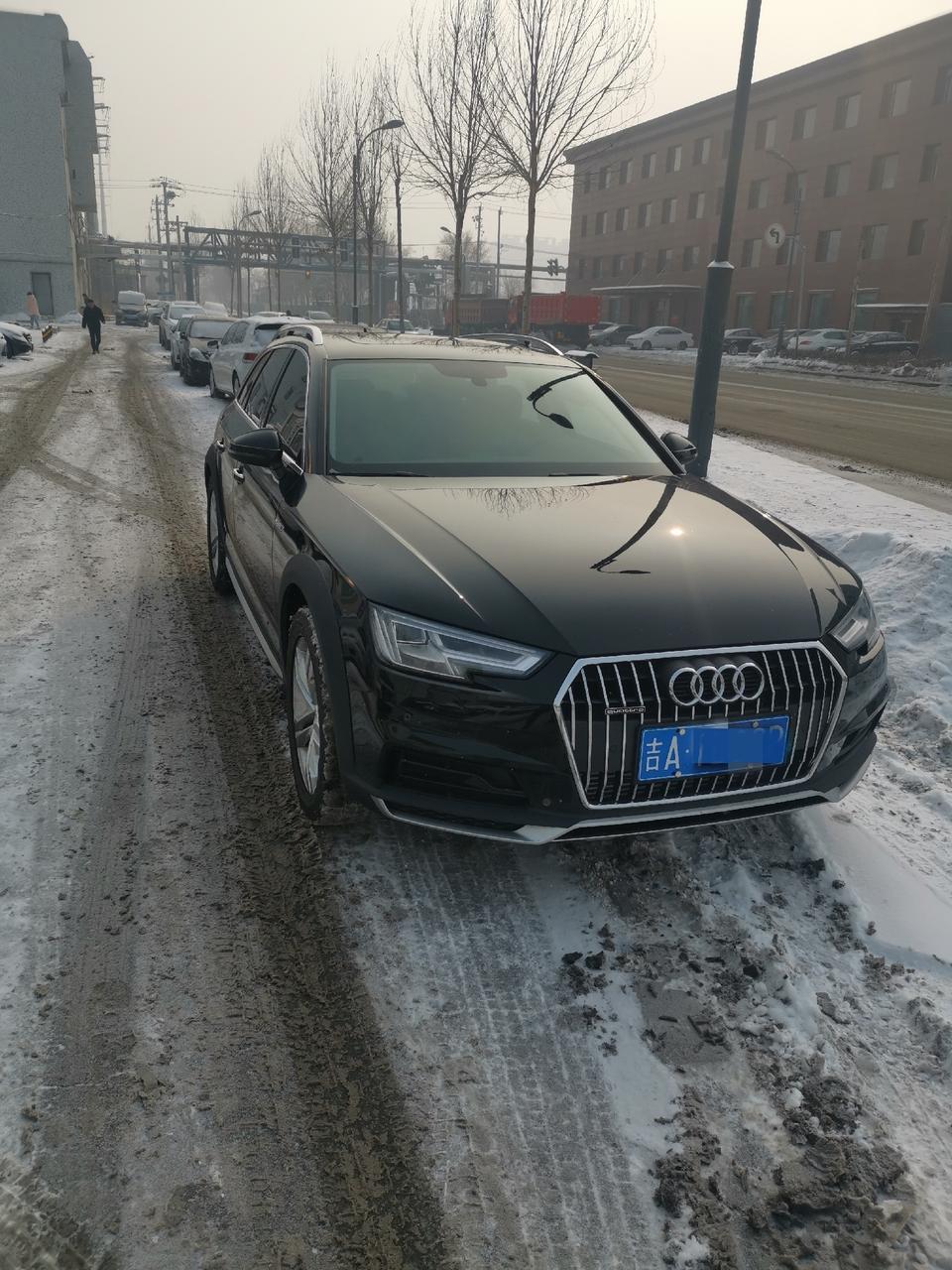 奥迪a4(进口)-A4allroad 有没有改RS4套件的车友 直接上图 没图别来评论 道理都懂，我只要真车图，谢谢