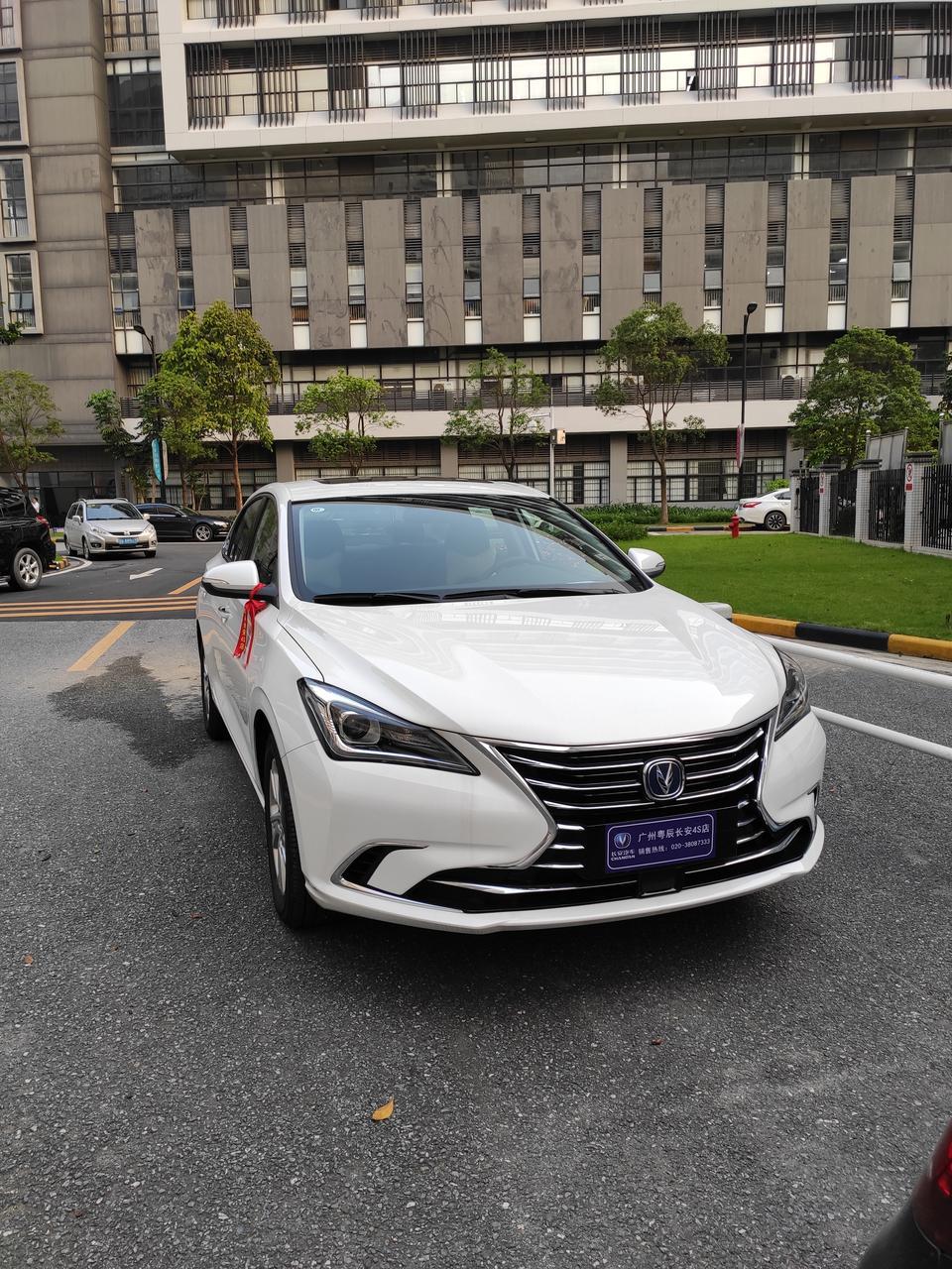 各位车友，长安逸动二代高能版手动先锋型加装LED大灯有谁加过吗？今天去了一家汽修店，说我的车加LED的话，不好加，空间比较窄