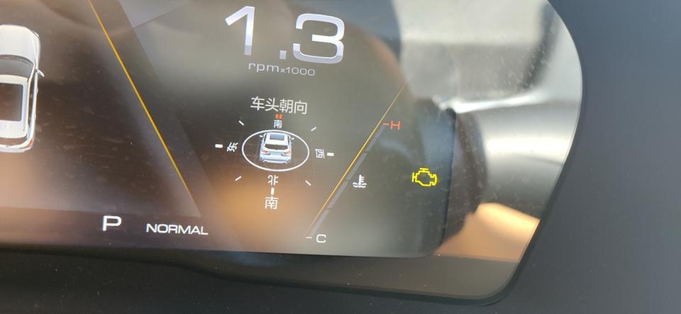 wey vv7-2019款vv7  车子一个星期没动过    发动后发动机故障灯亮起 并且有很大的油味！？求解