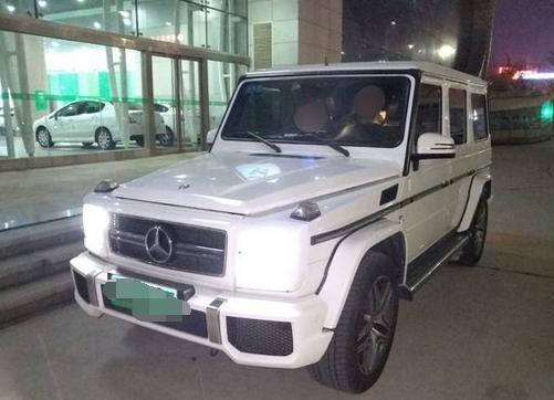 奔驰g级-裸车价格238万落地价格244万
奔驰大G不用多说，他和同级别揽胜对比，我觉得大G更有内涵，配置更胜一筹
#我喜欢越野车，这款车越野性能真的很强，前中后三把差速锁都是它的亮点
#车内空间的宽大得益于方方正正的车厢造型，坐的特别舒服。视野开阔超乎寻常