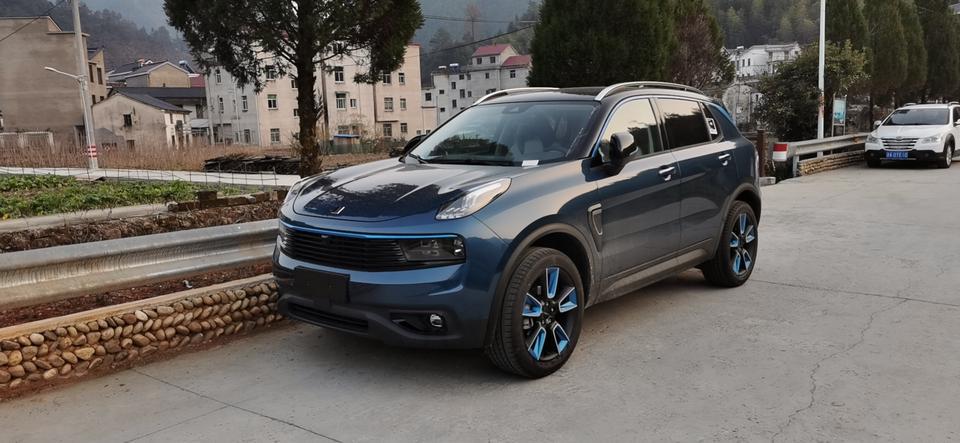 领克01-我2019.12.25提的车,耀 P ,刚开始 APP 好好的,油耗、里程和车辆位置等信息更新挺快。但是1月1号之后就完全不更新了,不知道啥情况,现在都2月了,显示的信息还是1月1号14点前的。卸载重新安装过好几次都这样,我手机是华为 P 30 P ,以为是手机的问题,换我老婆的苹果 X 登录也是一样。不知道有没有出现跟我一样情况的?到底是哪里的问题，可知道解决办法？