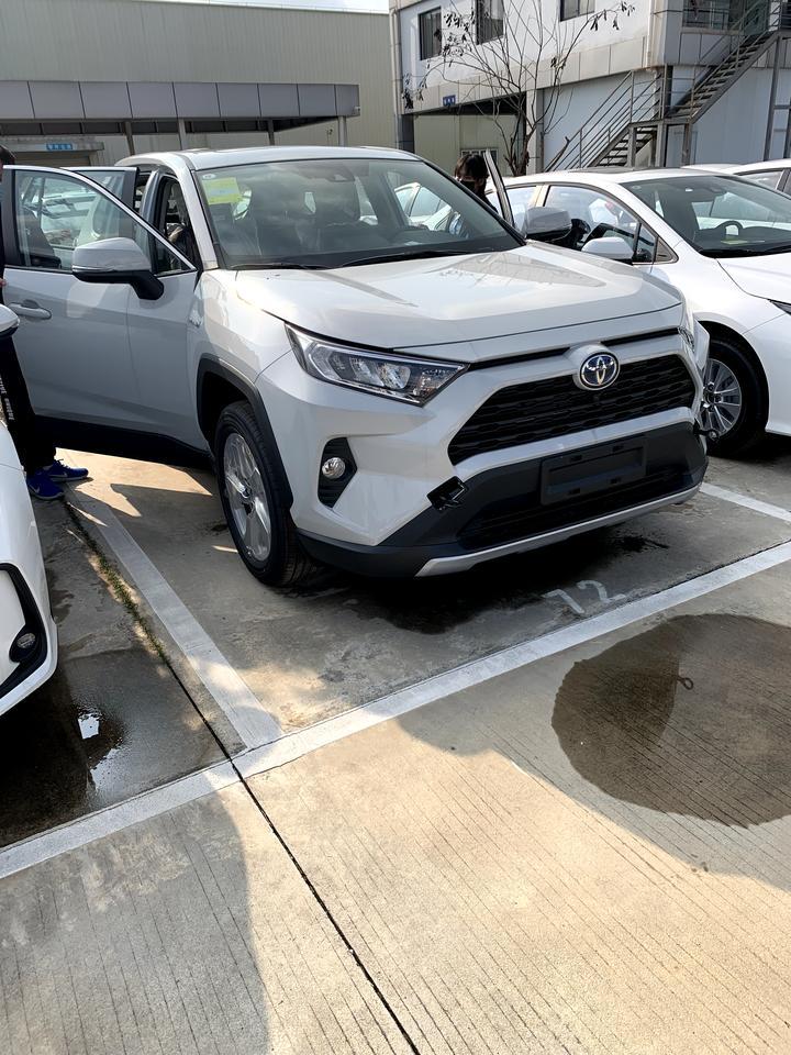 rav4荣放-rav4双擎起步倒车会响滴滴的声音正常吗？